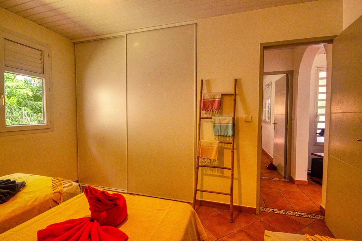 34Location villa piscine le diamant martinique_chambre 4 et dressing
